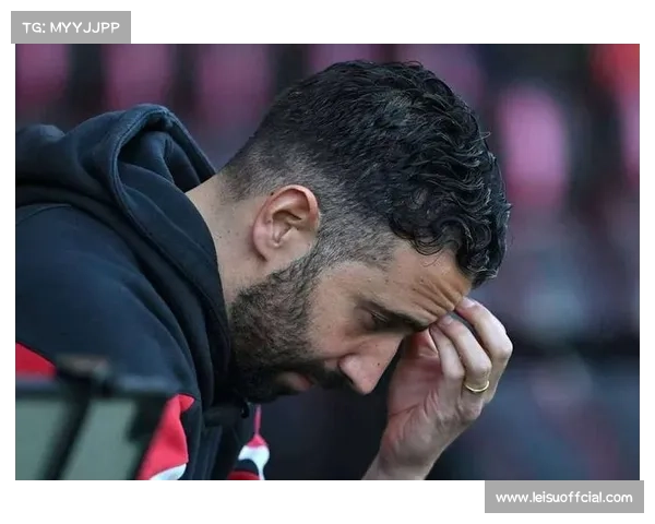 阿莫林偏爱三中卫体系但曼联伤病潮导致战术执行受阻